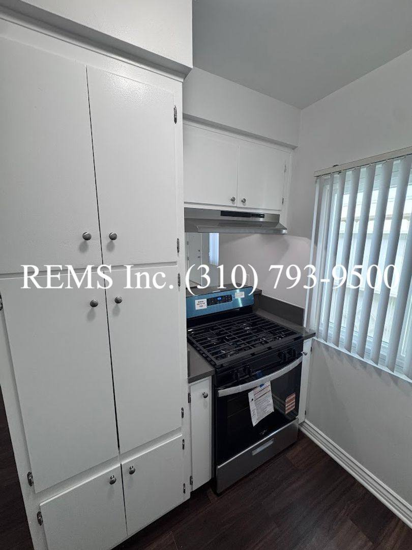 Apartment for rent at 710 S Fir Ave, Inglewood, CA 90301