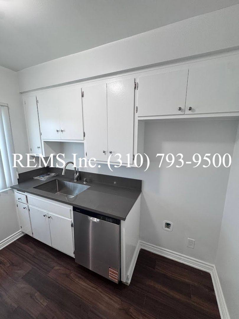 Apartment for rent at 710 S Fir Ave, Inglewood, CA 90301