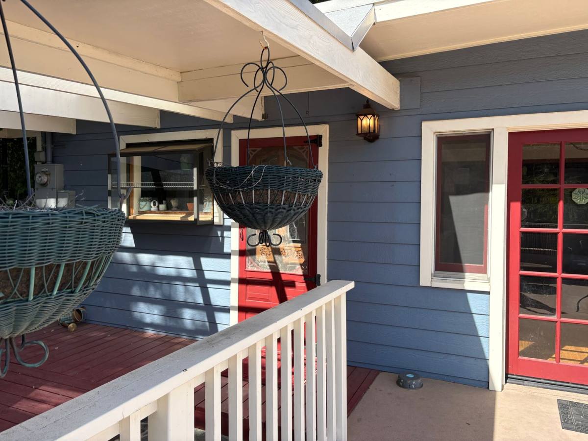 House for rent at 7036 Highcliff Trail, Panorama City, CA 91402