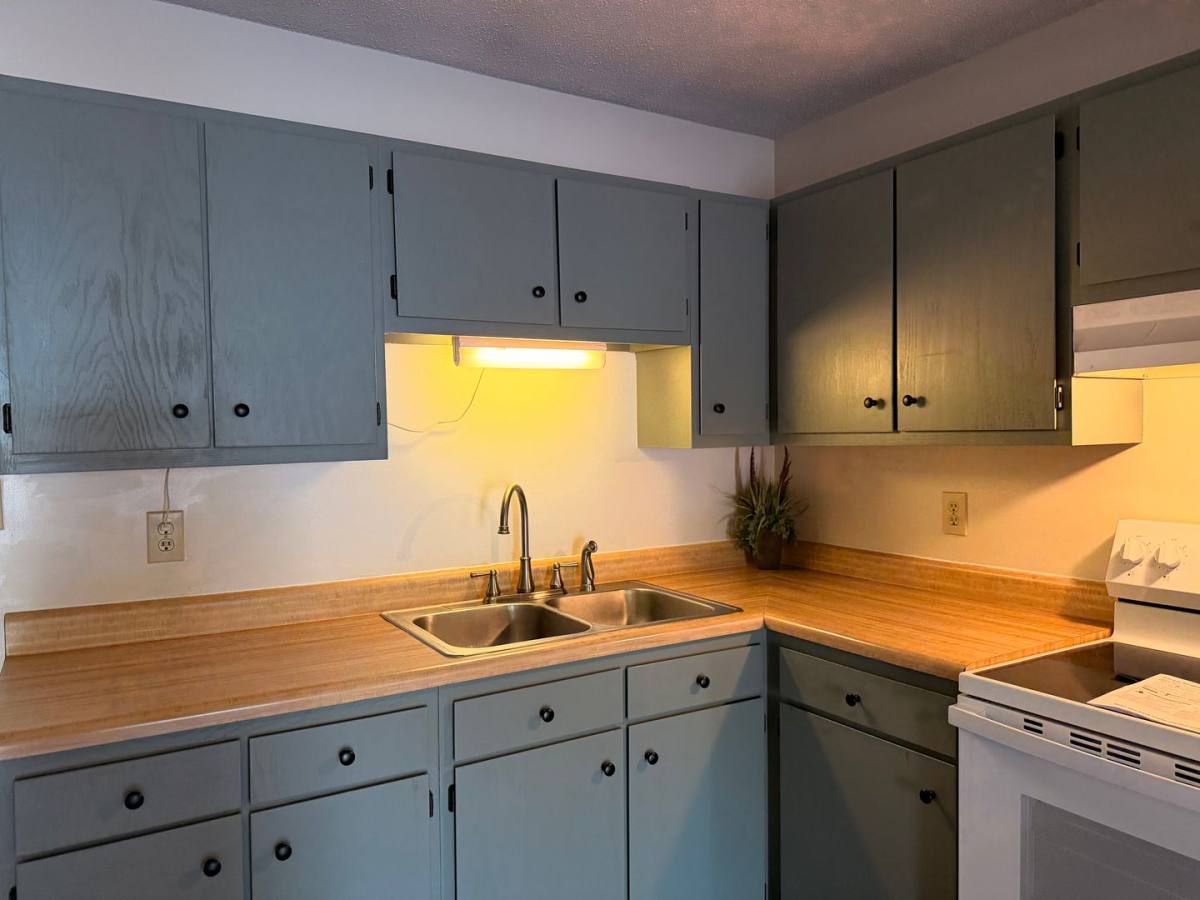 Apartment for rent at 3020 A-F Sherrill Ave, Jamestown, NC 27282