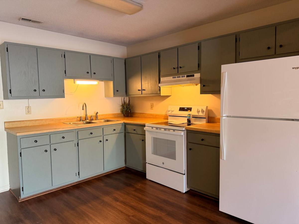 Apartment for rent at 3020 A-F Sherrill Ave, Jamestown, NC 27282