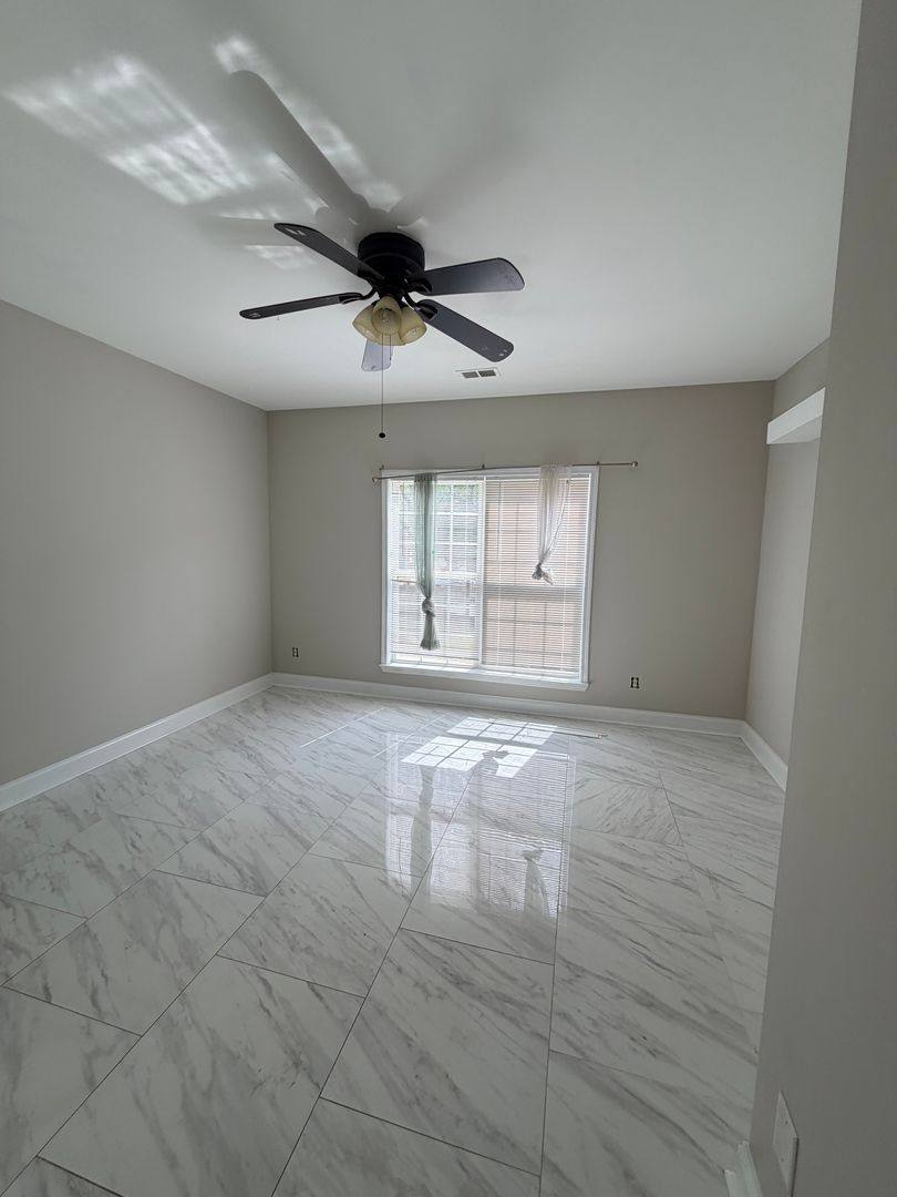 455 Roland Manor Dr, Dacula, GA 30019