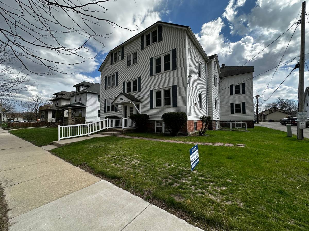 Apartment for rent at 822 Pine St, Green Bay, WI 54301
