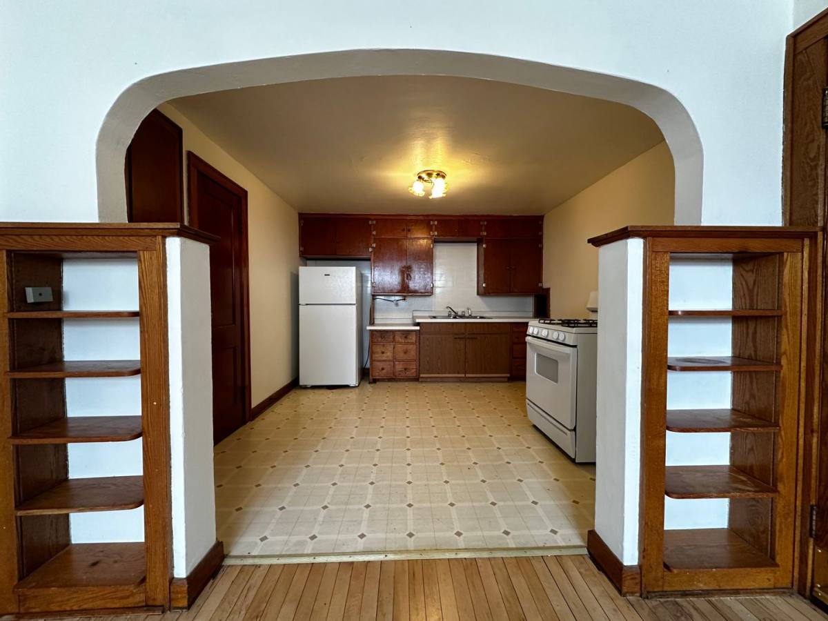 Apartment for rent at 822 Pine St, Green Bay, WI 54301