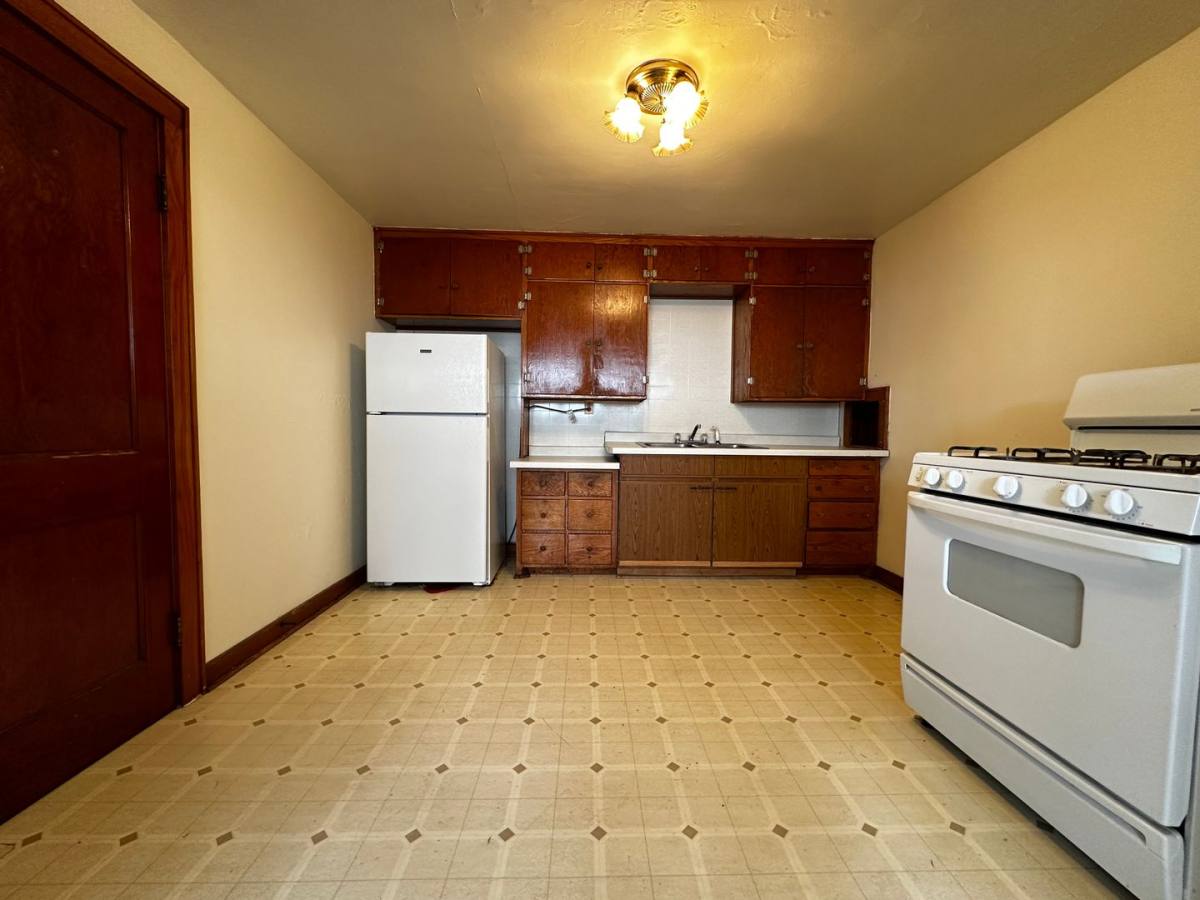 Apartment for rent at 822 Pine St, Green Bay, WI 54301