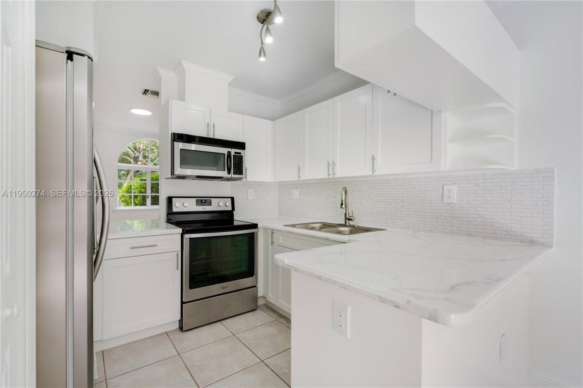 Townhouse for rent at 9481 SW 78th Ave, Miami, FL 33156