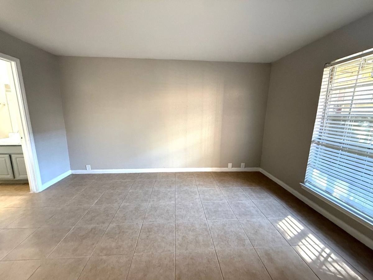 Apartment for rent at 17435 Imperial Valley Dr, Houston, TX 77060