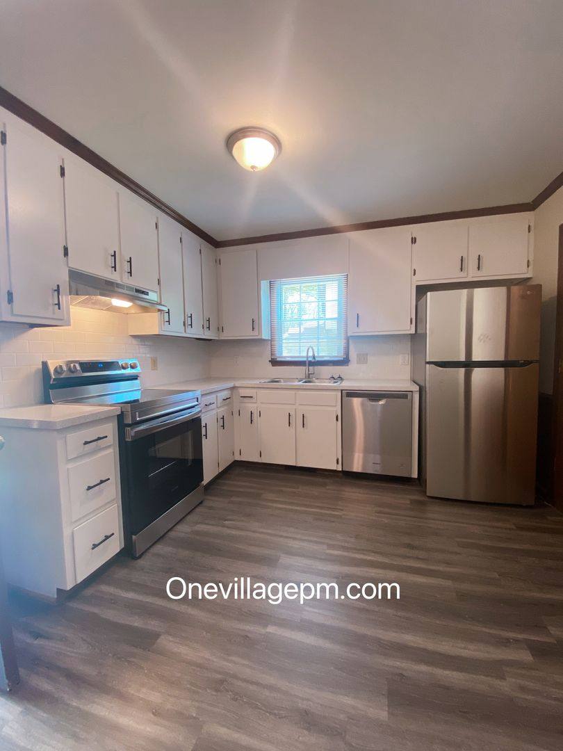 Apartment for rent at 433 Creekway Dr, Fuquay Varina, NC 27526