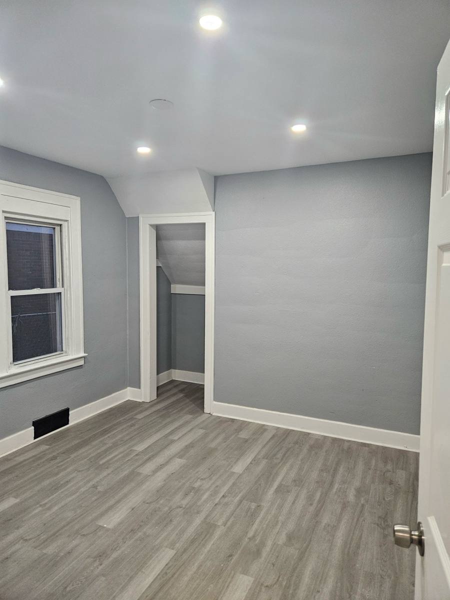 Townhouse for rent at 5211 Lakeview, Detroit, MI 48213
