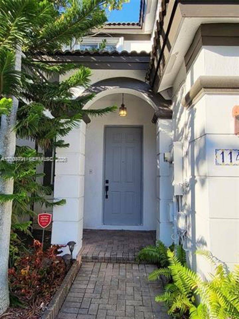 Townhouse for rent at 11425 NW 76th Terrace Th, Miami, FL 33178