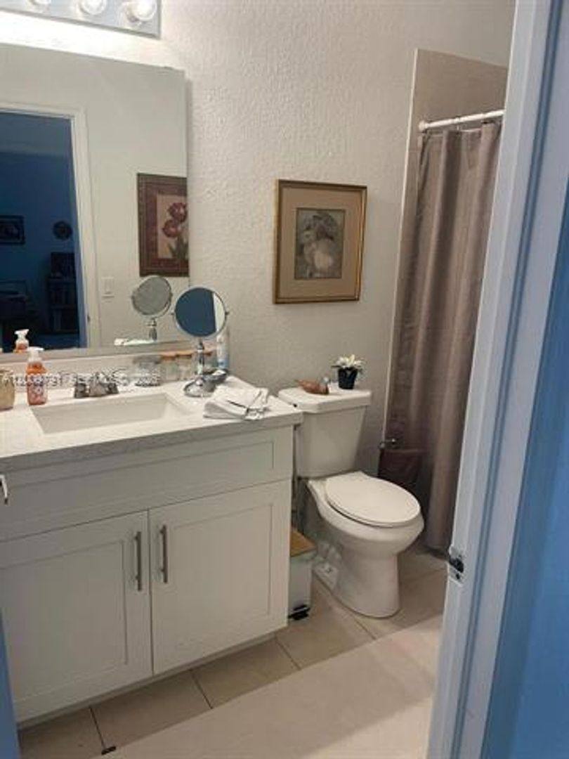 Townhouse for rent at 11425 NW 76th Terrace Th, Miami, FL 33178