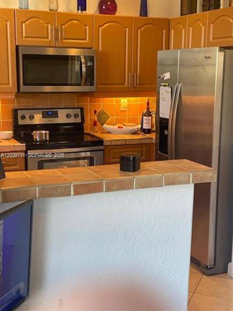 Townhouse for rent at 11425 NW 76th Terrace Th, Miami, FL 33178