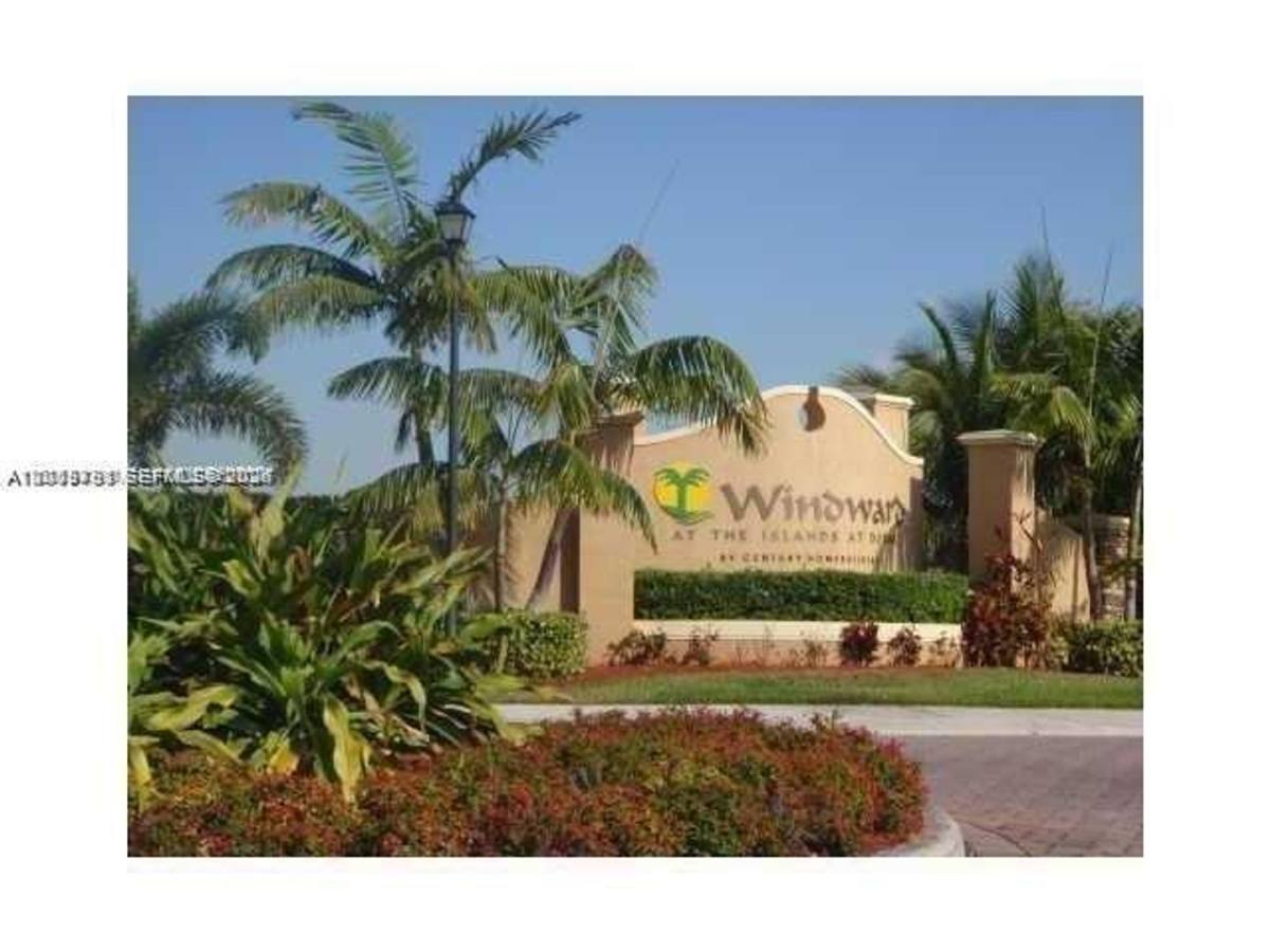 Townhouse for rent at 11425 NW 76th Terrace Th, Miami, FL 33178