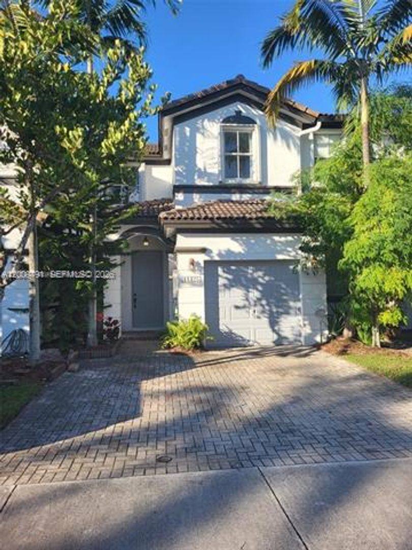 Townhouse for rent at 11425 NW 76th Terrace Th, Miami, FL 33178