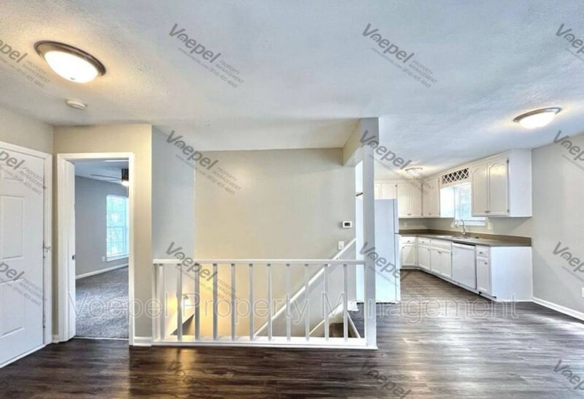 Apartment for rent at 10109 - 10115 E, Kansas City, MO 64133