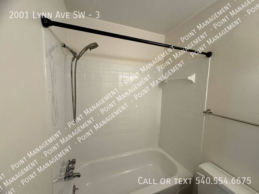 Apartment for rent at 2001 Lynn Ave SW #3, Roanoke, VA 24014