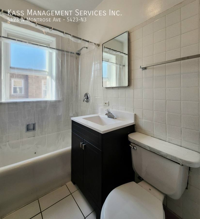 Apartment for rent at 5423 W Montrose Ave #N3, Chicago, IL 60641