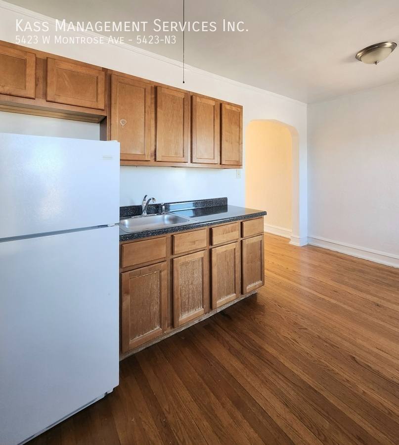 Apartment for rent at 5423 W Montrose Ave #N3, Chicago, IL 60641