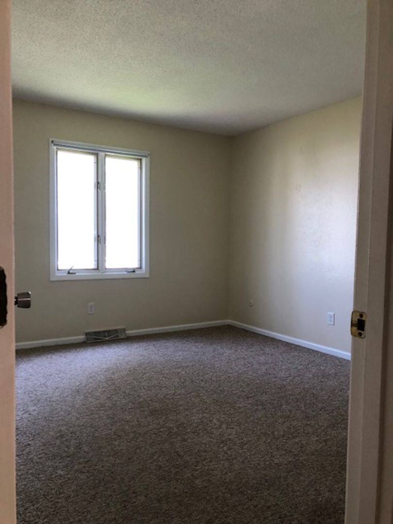 Apartment for rent at 5881 Ryewyck Dr, Toledo, OH 43614