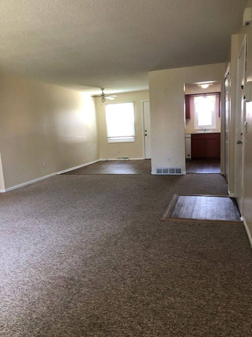 Apartment for rent at 5881 Ryewyck Dr, Toledo, OH 43614