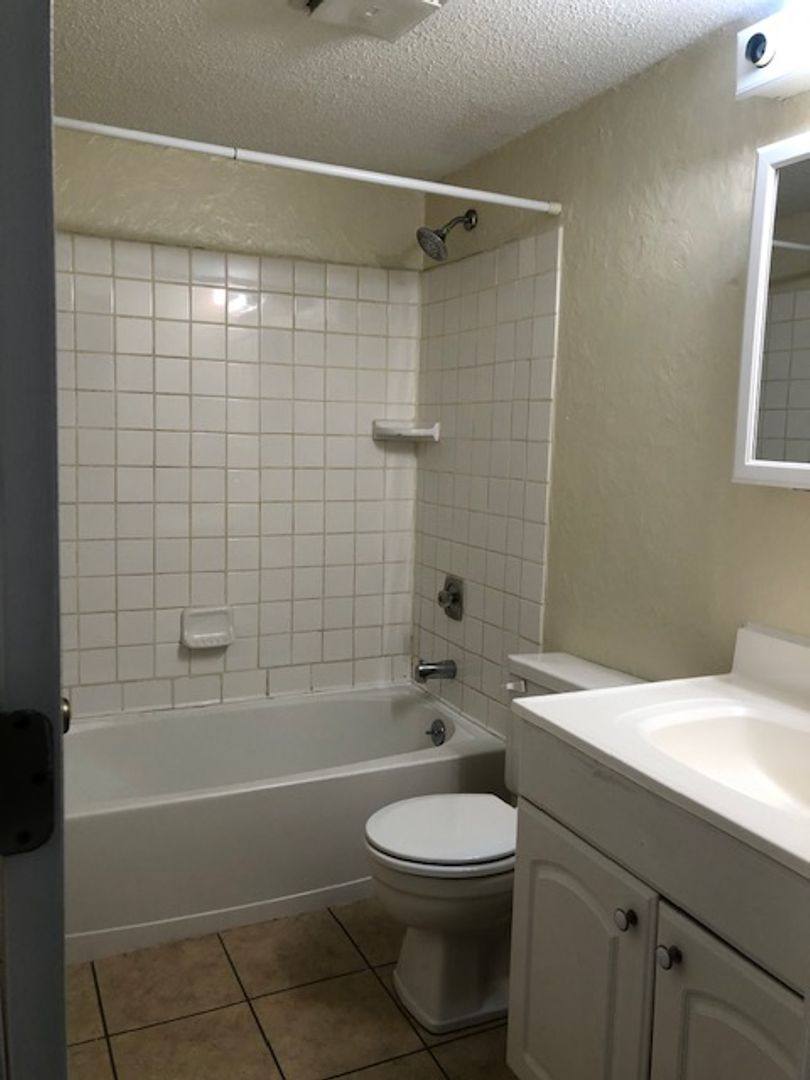 Apartment for rent at 5881 Ryewyck Dr, Toledo, OH 43614