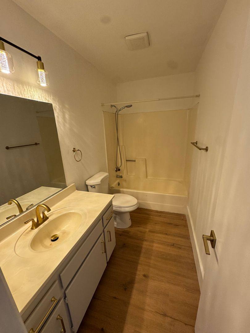Apartment for rent at 15757 Olalee Rd, Apple Valley, CA 92307