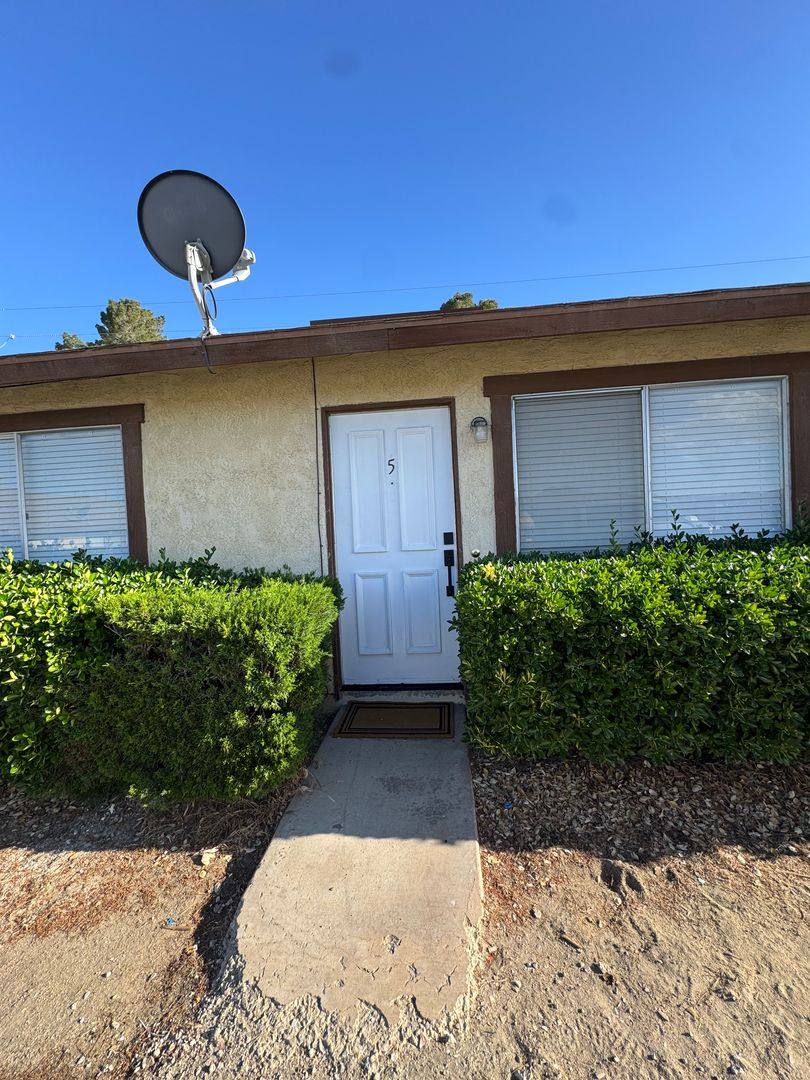 Apartment for rent at 15757 Olalee Rd, Apple Valley, CA 92307