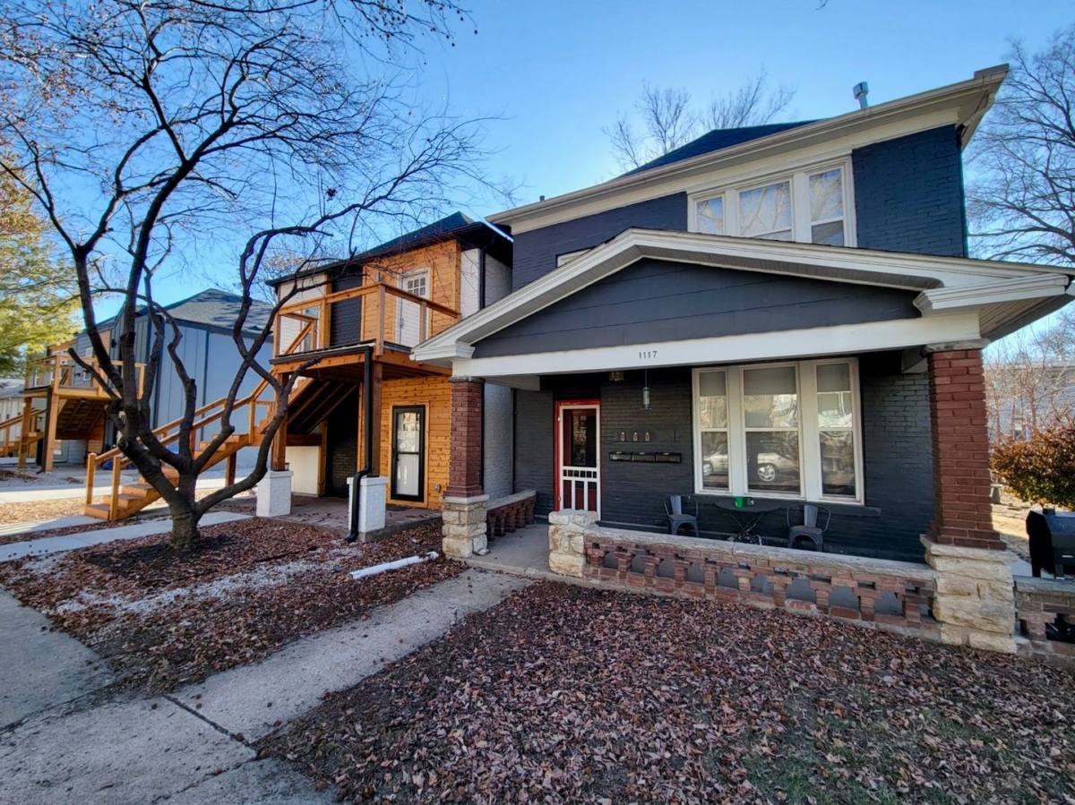 Apartment for rent at 1117 W 41st Terrace, Kansas City, MO 64111