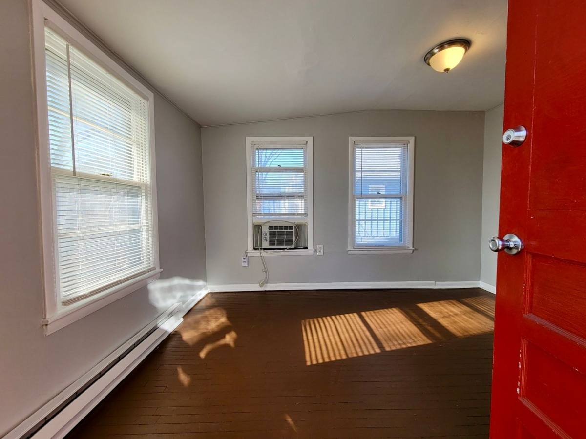 Apartment for rent at 1117 W 41st Terrace, Kansas City, MO 64111
