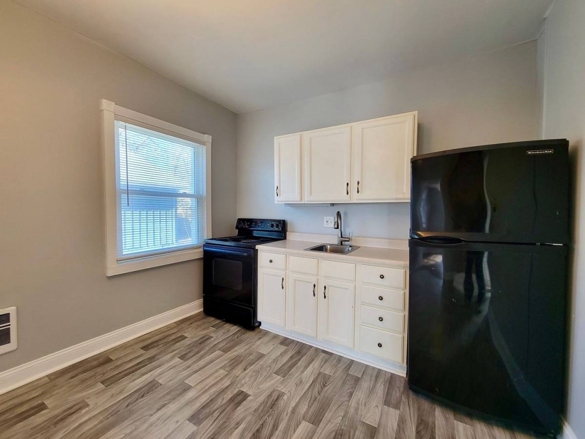 Apartment for rent at 1117 W 41st Terrace, Kansas City, MO 64111