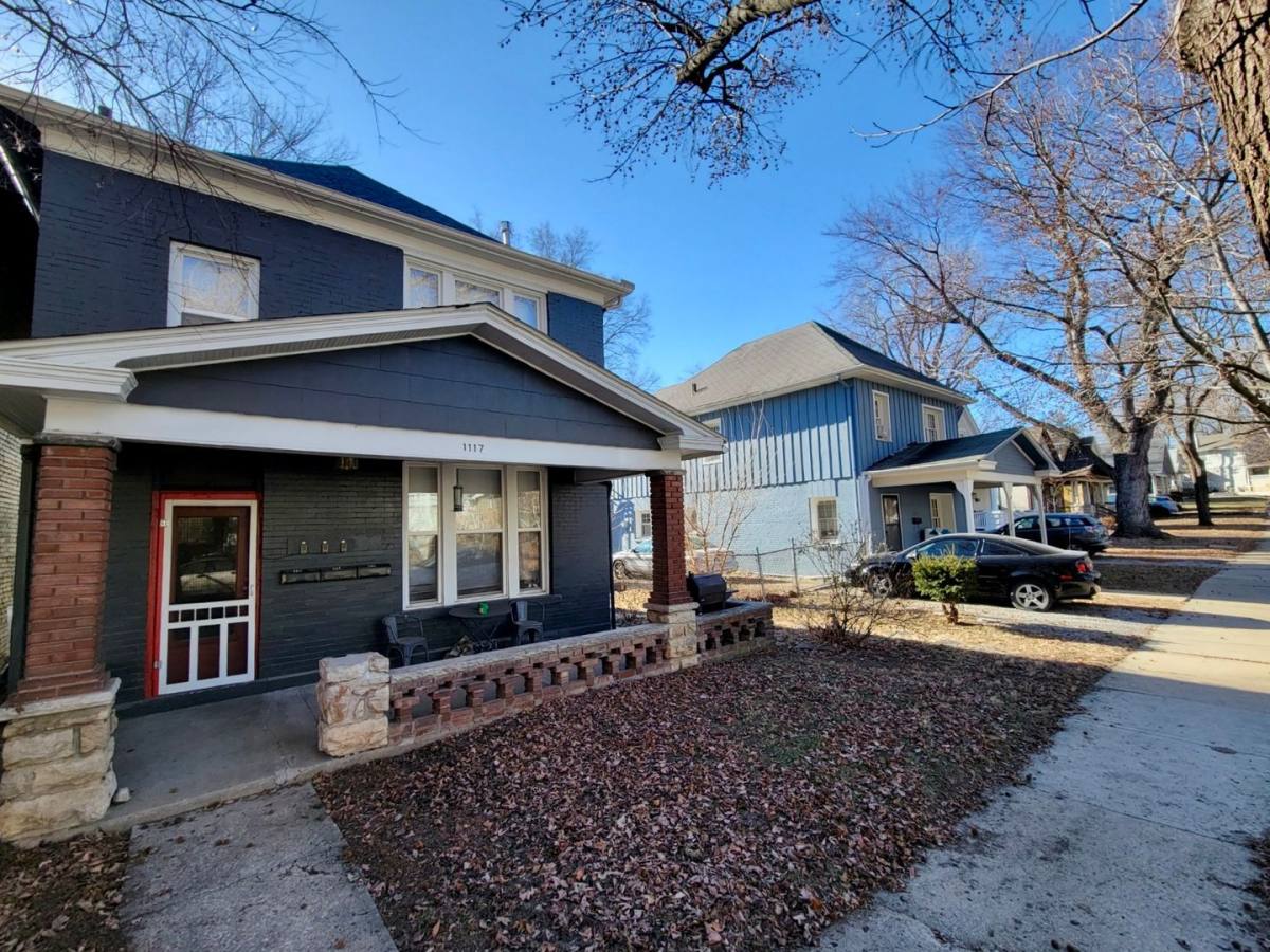 Apartment for rent at 1117 W 41st Terrace, Kansas City, MO 64111