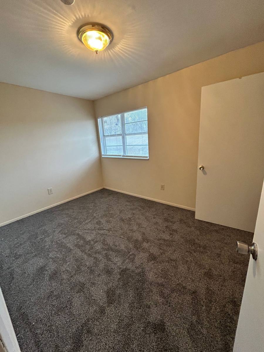 Apartment for rent at 906 Broad St, Murray, KY 42071