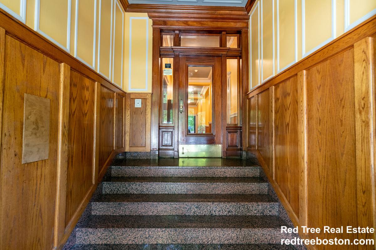 Apartment for rent at 106 Queensberry St #5, Boston, MA 02215