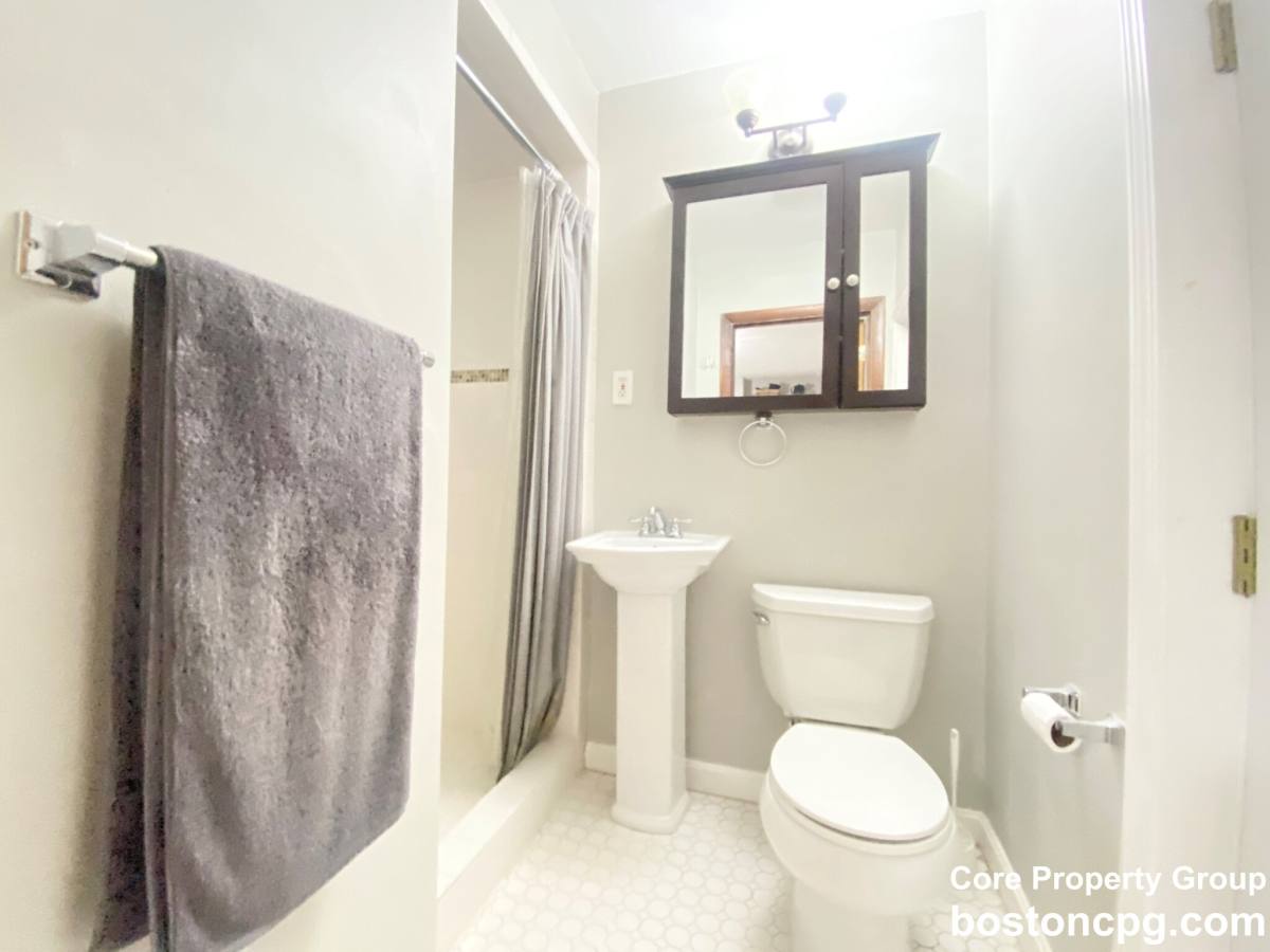 Apartment for rent at 102 Endicott St #1, Boston, MA 02113