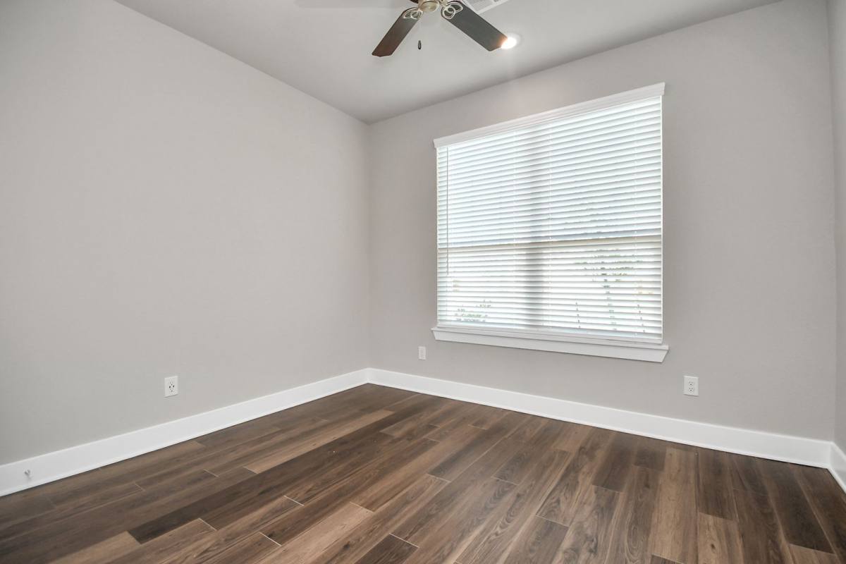 House for rent at 1222 Crescent Peak Dr, Rosharon, TX 77583