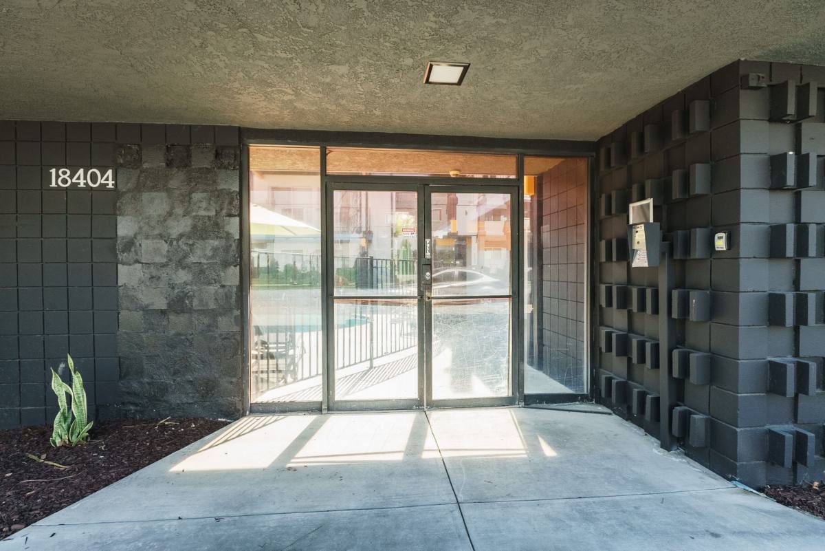 Apartment for rent at 18404 Vincennes St, Northridge, CA 91325