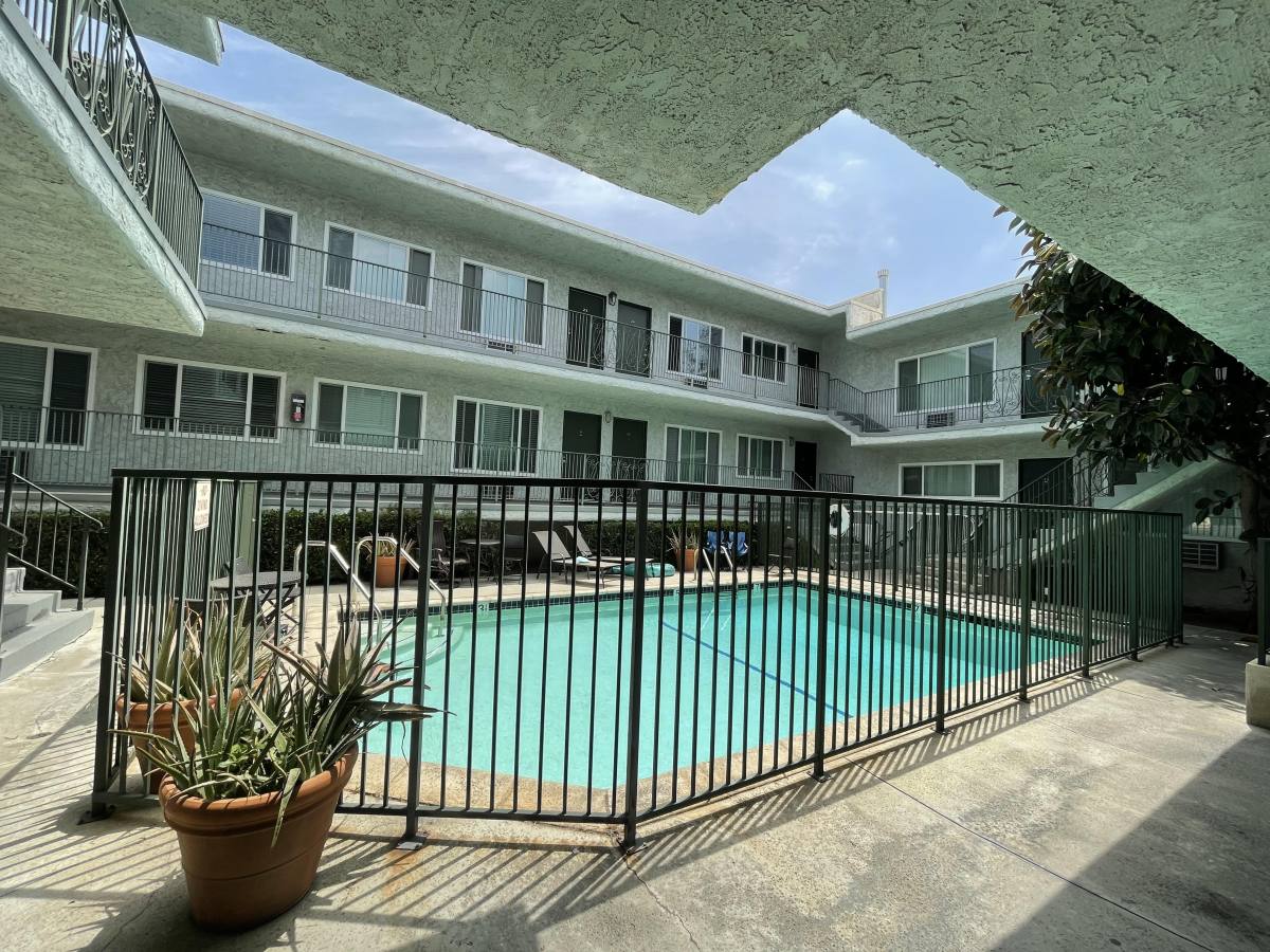 Apartment for rent at 3762 Canfield Ave, Los Angeles, CA 90034