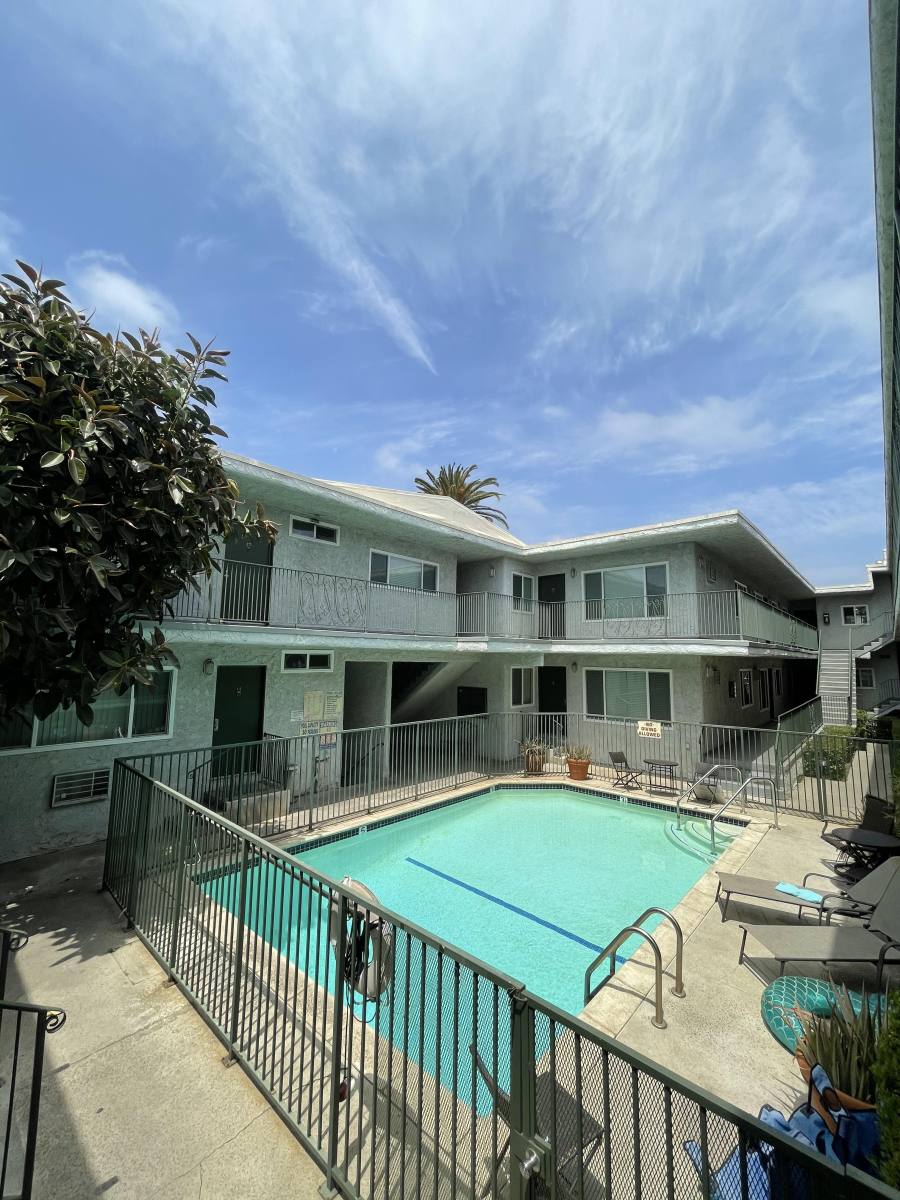 Apartment for rent at 3762 Canfield Ave, Los Angeles, CA 90034