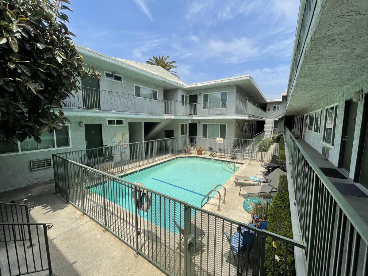 Apartment for rent at 3762 Canfield Ave, Los Angeles, CA 90034