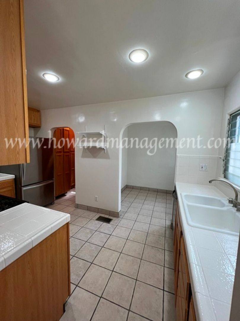 Apartment for rent at 1445 S Canfield Ave, Los Angeles, CA 90035