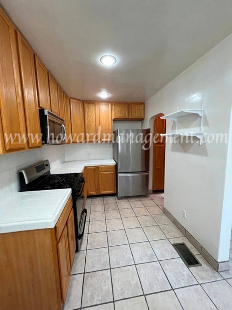 Apartment for rent at 1445 S Canfield Ave, Los Angeles, CA 90035