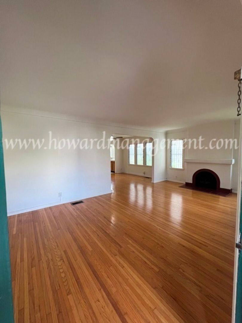 Apartment for rent at 1445 S Canfield Ave, Los Angeles, CA 90035