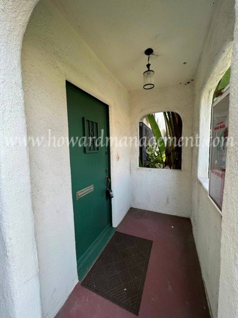 Apartment for rent at 1445 S Canfield Ave, Los Angeles, CA 90035