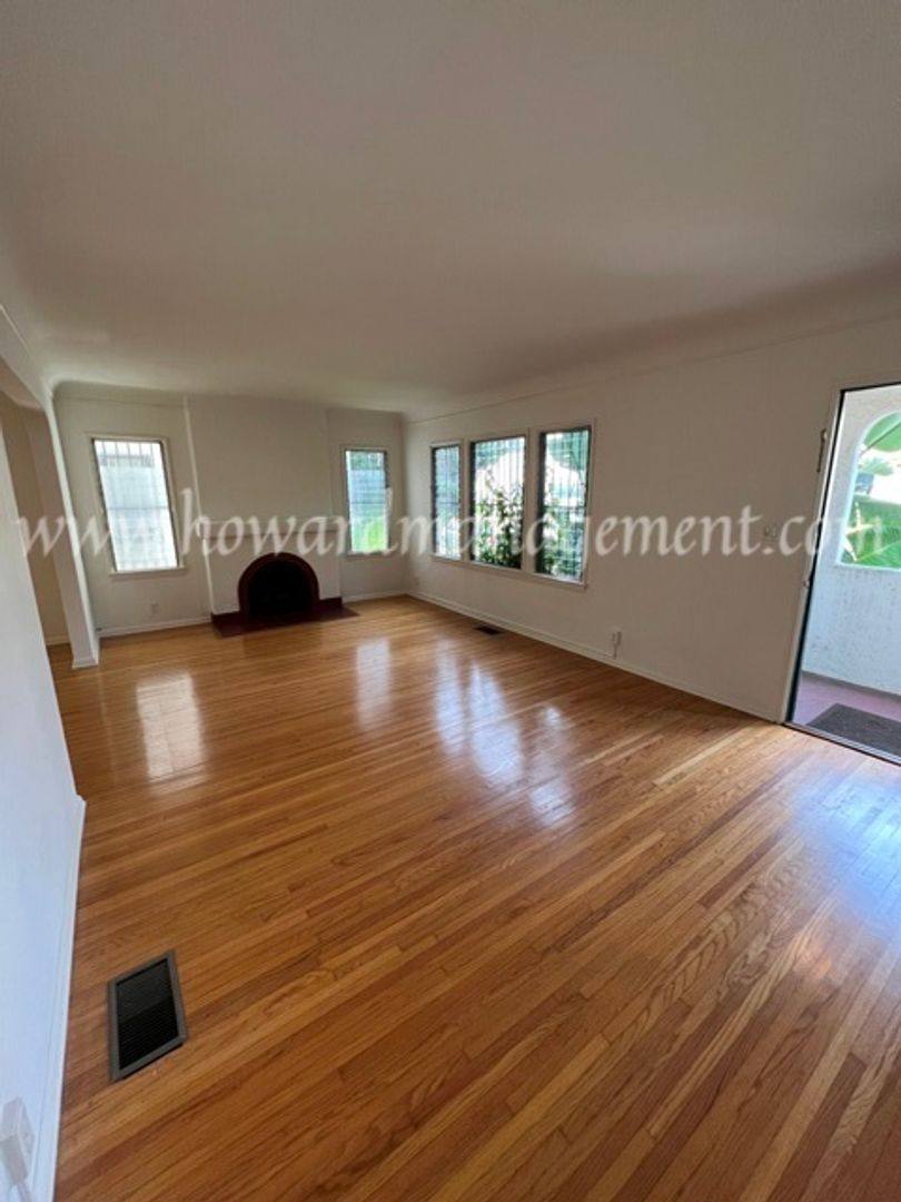 Apartment for rent at 1445 S Canfield Ave, Los Angeles, CA 90035