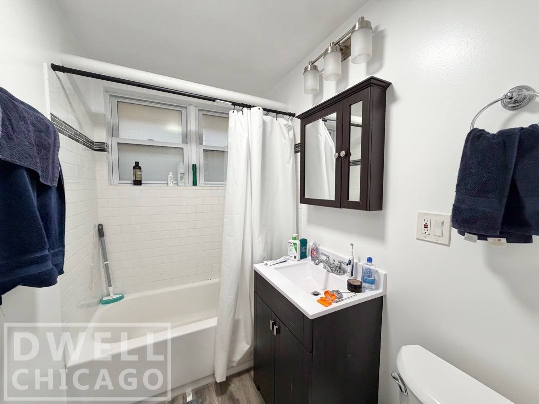 Apartment for rent at 724 W Roscoe St #NG, Chicago, IL 60657