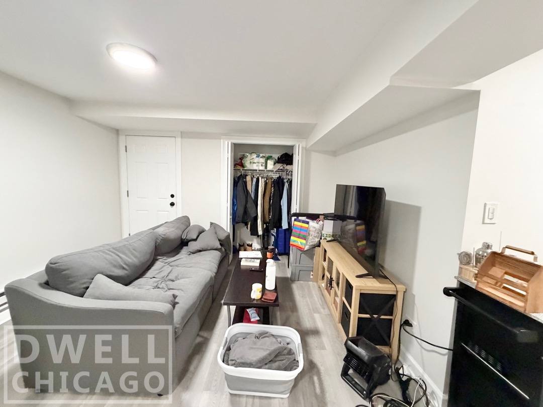 Apartment for rent at 724 W Roscoe St #NG, Chicago, IL 60657