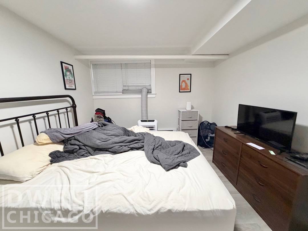 Apartment for rent at 724 W Roscoe St #NG, Chicago, IL 60657