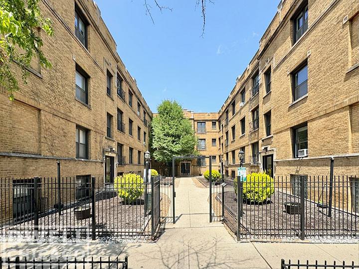 Apartment for rent at 724 W Roscoe St #NG, Chicago, IL 60657