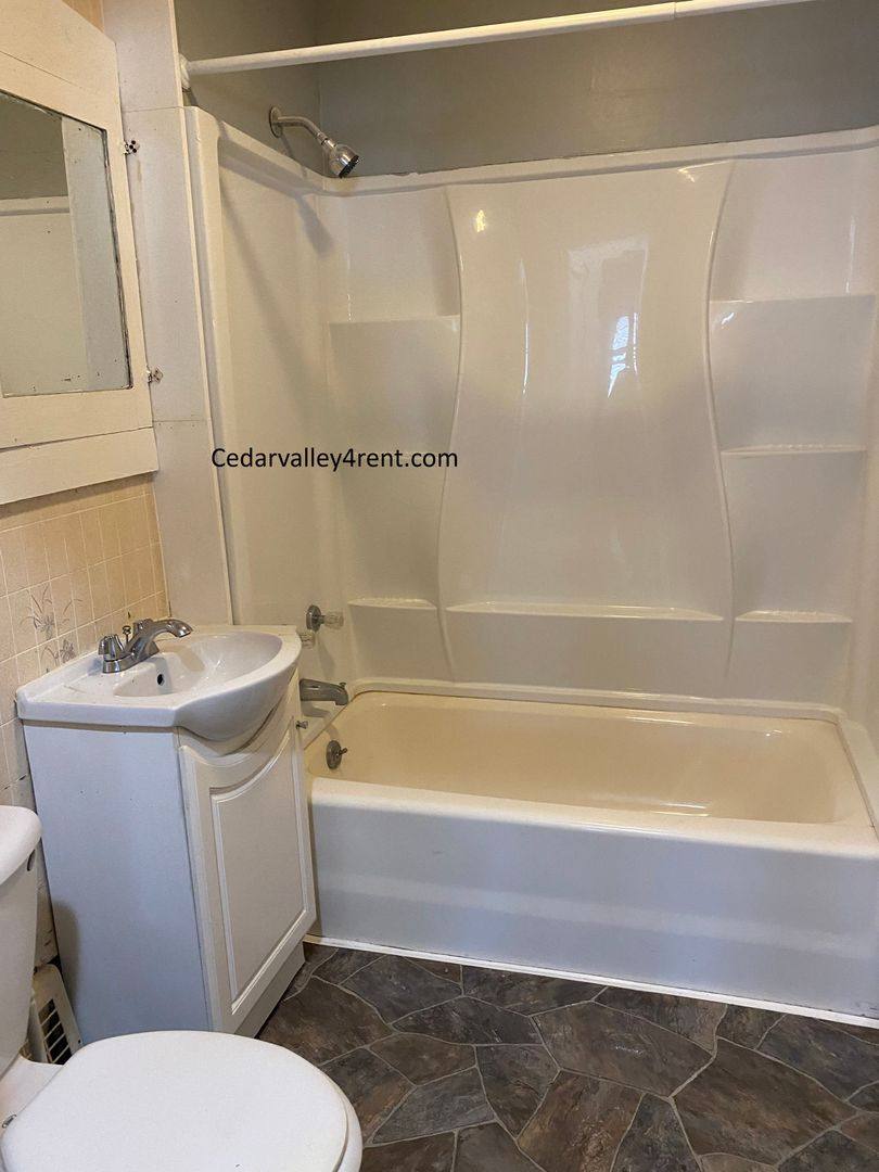 House for rent at 1233 Logan Ave, Waterloo, IA 50703