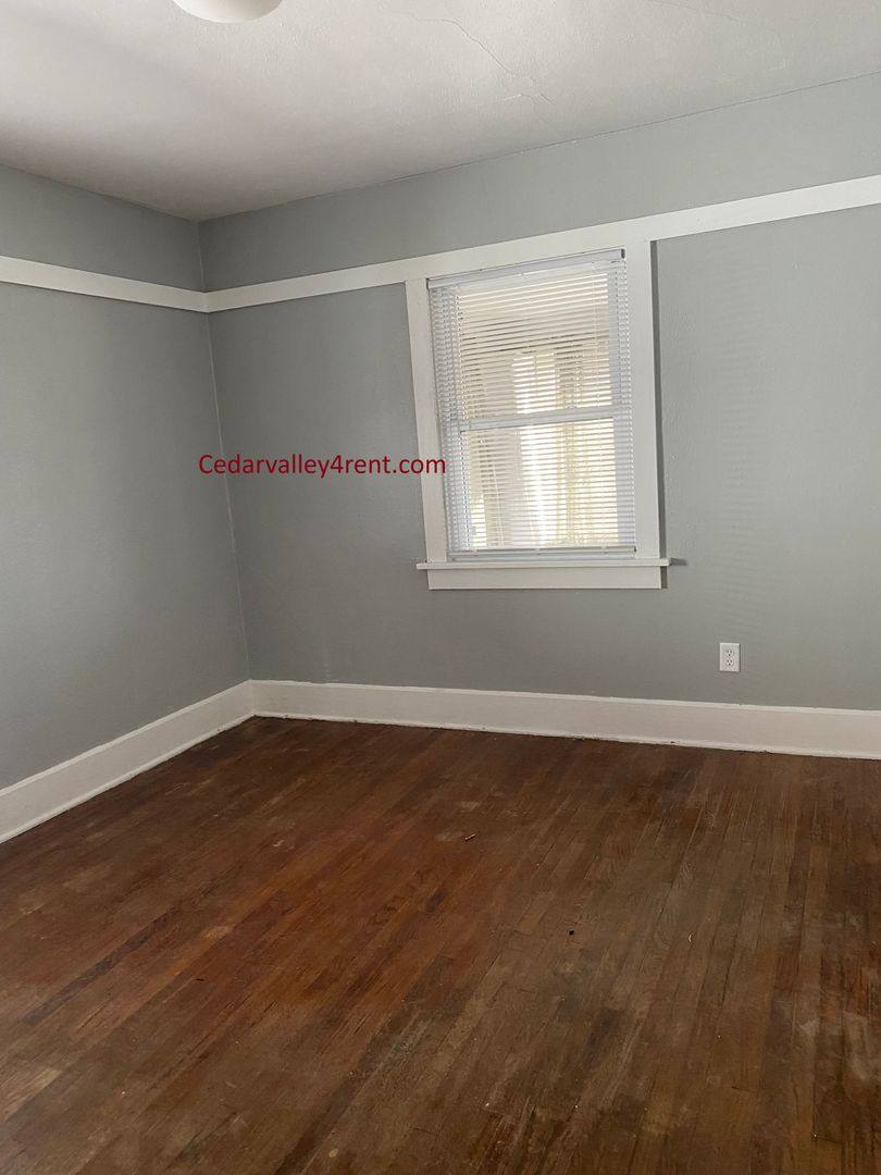 House for rent at 1233 Logan Ave, Waterloo, IA 50703